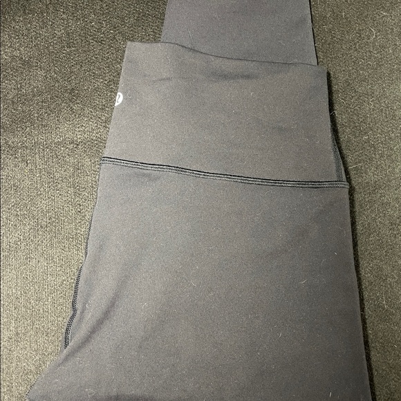 Lululemon 28” size 4 Wunder Unders - Picture 3 of 8